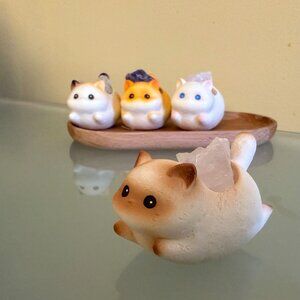 Cute Cat Crystal Figurines – Resin Desk Decor with Natural Stones